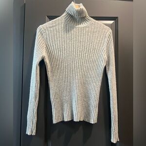 Neiman Marcus 100% cashmere turtleneck sweater